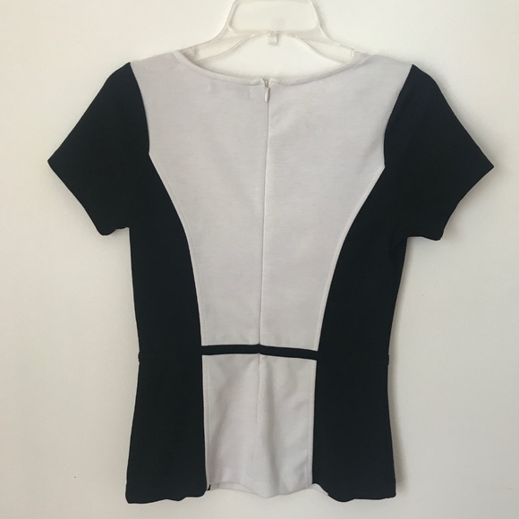 ❗️SOLD❗️ Forever 21 Black & White Colorblock Top - Picture 3 of 3